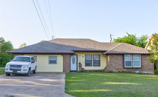 901 Melanie Lane, Keene, TX 76059