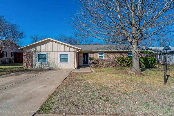 904 Redbud Street, Crowley, TX 76036