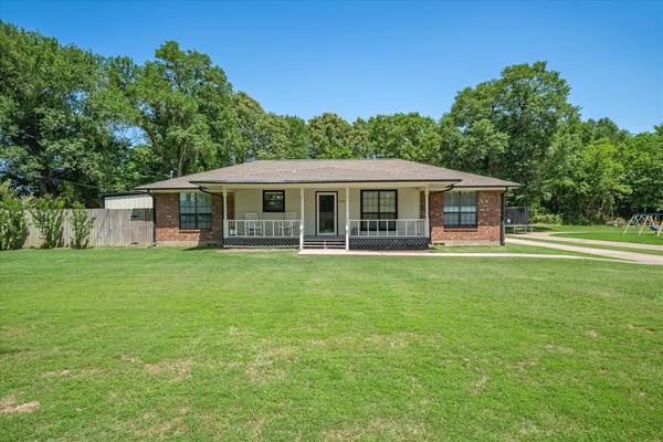 1414 N Oak Street, Grand Saline, TX 75140