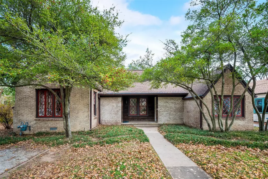 1926 N Bell Avenue, Denton, TX 76209