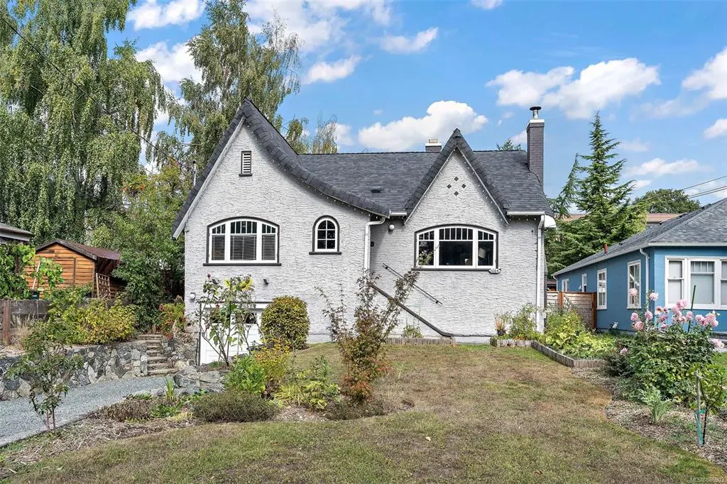 1024 Tolmie Ave, Saanich, BC V8X 2H1