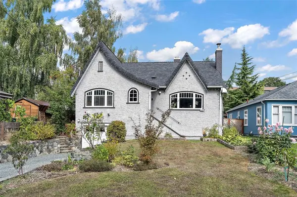 1024 Tolmie Ave,  Saanich,  BC V8X 2H1