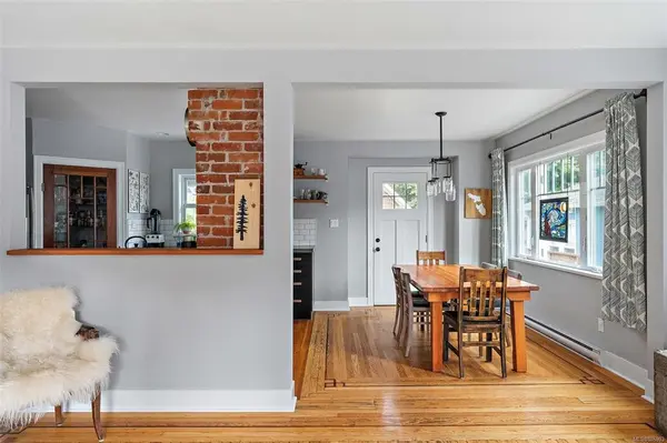 1024 Tolmie Ave, Saanich, BC V8X 2H1