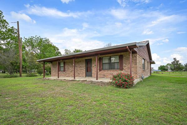 110 N Avenue D, Wortham, TX 76693