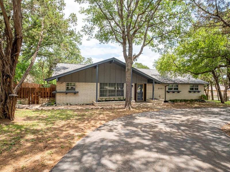 2107 Boca Vista Drive, Granbury, TX 76048