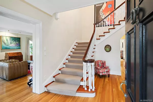 Oak Bay, BC V8R 6E6,3350 Upper Terrace Rd