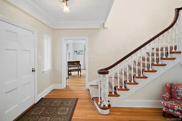 Oak Bay, BC V8R 6E6,3350 Upper Terrace Rd