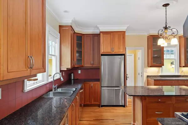 Oak Bay, BC V8R 6E6,3350 Upper Terrace Rd