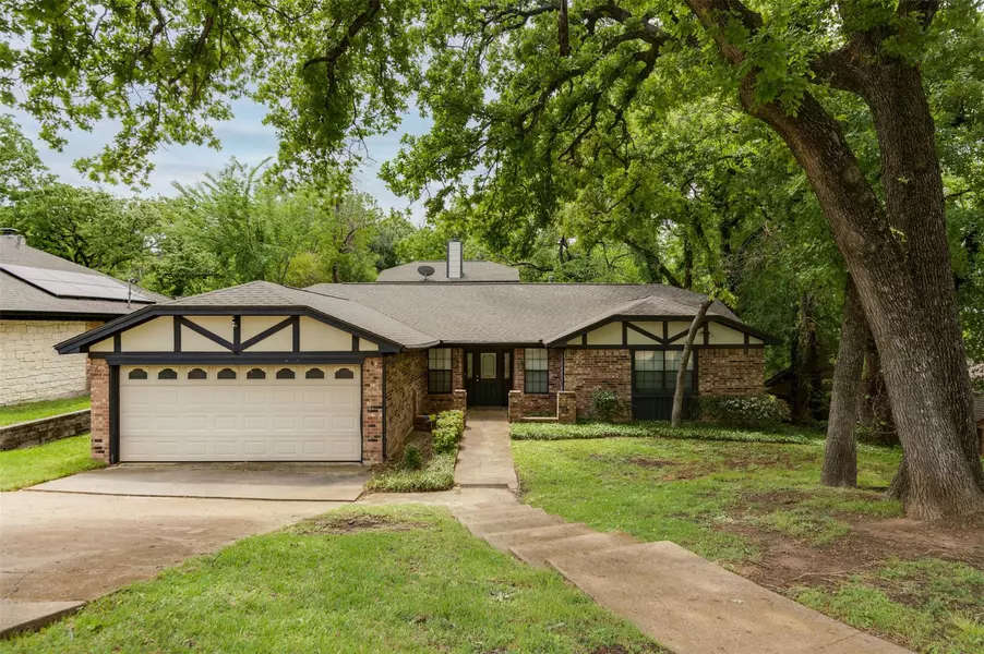 2308 Oakwood Lane, Arlington, TX 76012