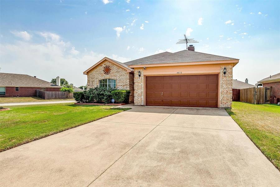 4810 Topaz Lane, Granbury, TX 76049