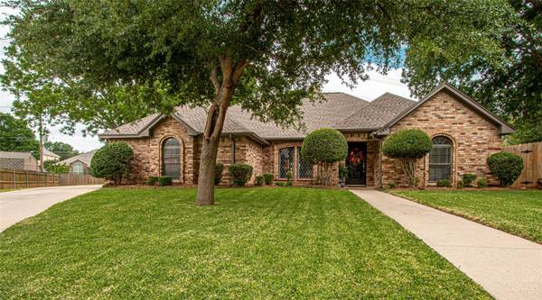 7409 Corsair Court, Arlington, TX 76016