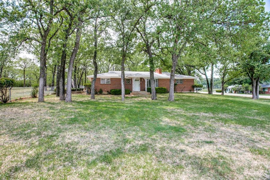 325 Breezy Lane, Azle, TX 76020