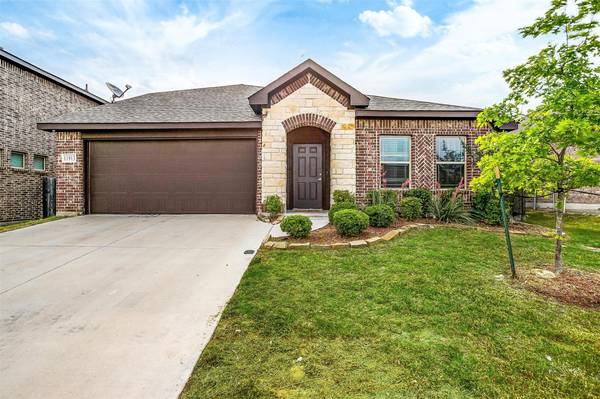 11913 Rustling Oaks Drive, Fort Worth, TX 76036