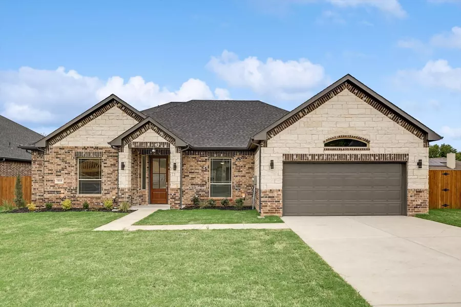 533 Woodland Drive, Azle, TX 76020