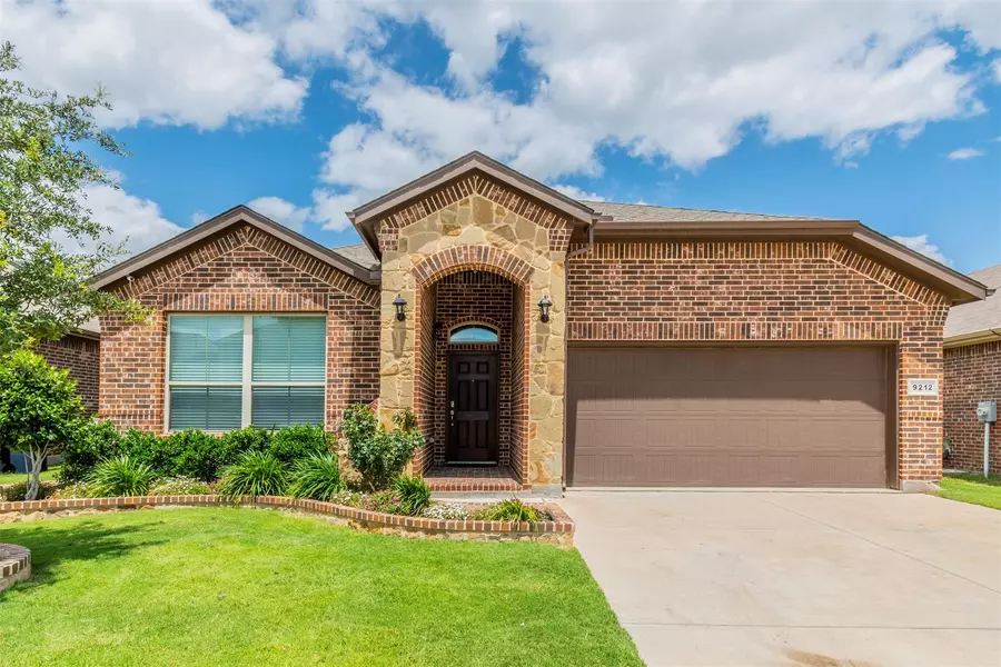 9212 Bronze Meadow Drive, Fort Worth, TX 76131