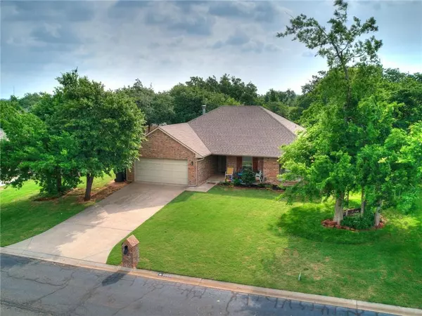 8668 Long Spur Trail, Edmond, OK 73034