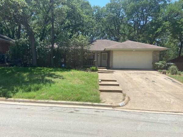 219 N Wisteria Street, Mansfield, TX 76063