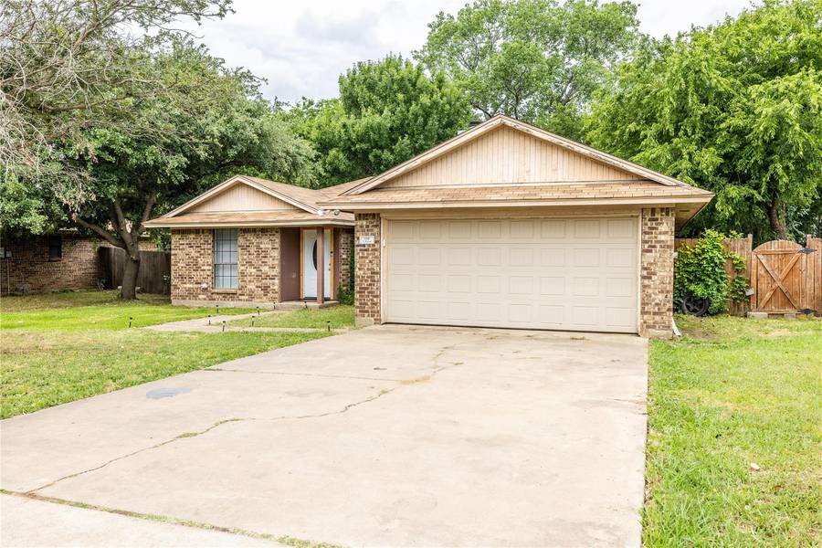 133 N Jessup Street, Alvarado, TX 76009