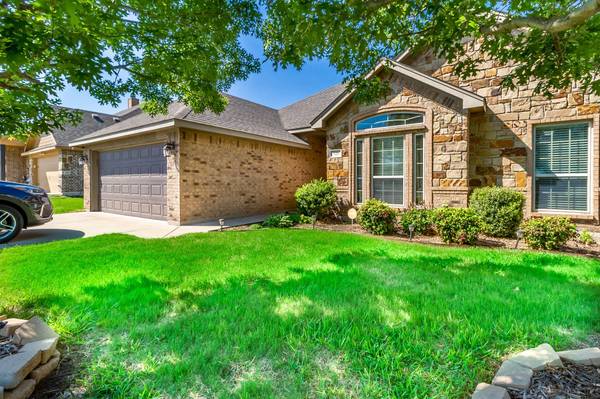 528 Hummingbird Trail, Crowley, TX 76036