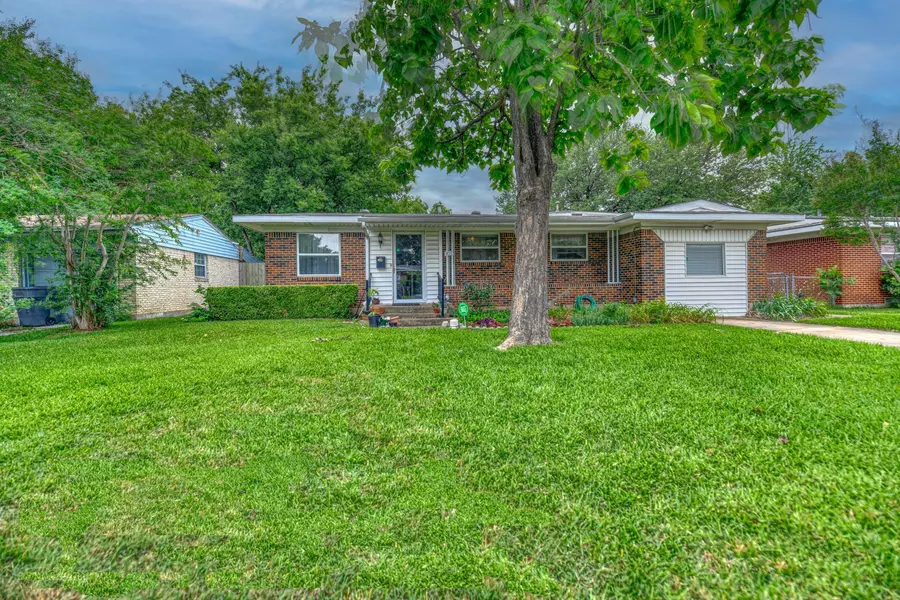 2608 Fenwick Drive, Dallas, TX 75228