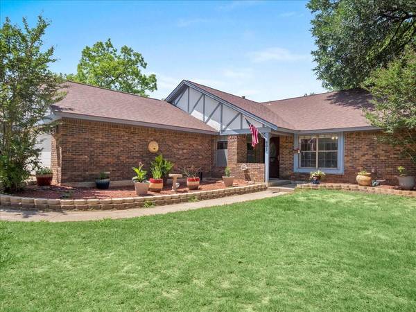 901 Highland Village Road, Highland Village, TX 75077