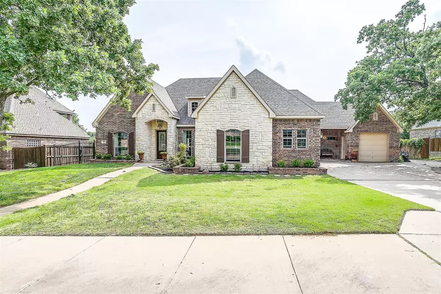 901 Bridle Path, Burleson, TX 76028