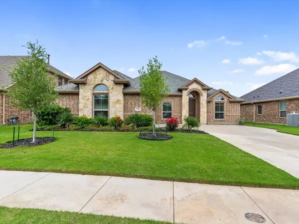 7620 Town Lake Drive, Grand Prairie, TX 75054