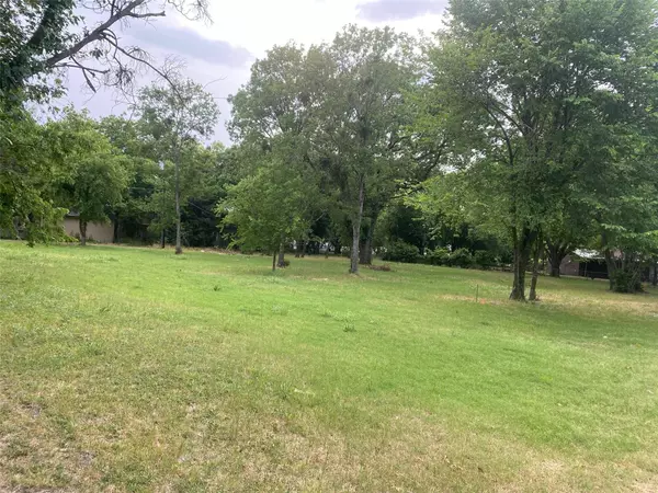 1905 N Breckenridge Street,  Ennis,  TX 75119