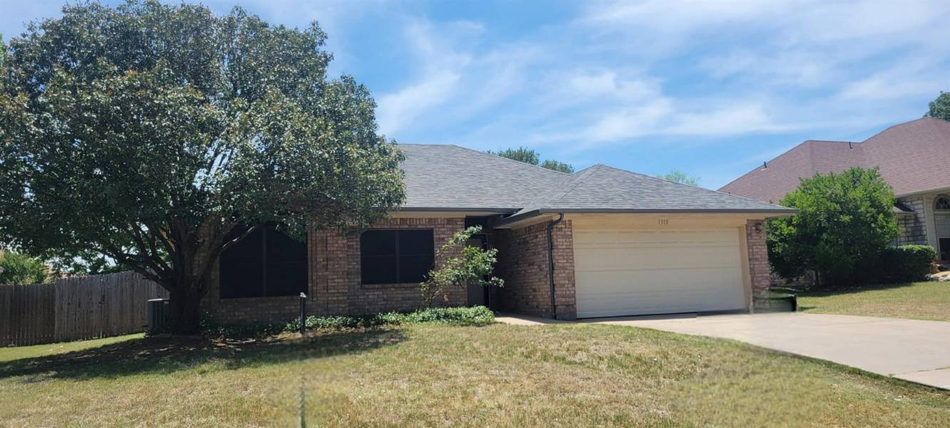 1513 Clover Lane, Granbury, TX 76048