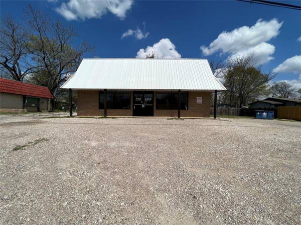 507 E Royall Boulevard, Malakoff, TX 75148