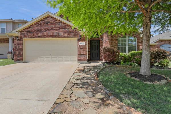 15705 Landing Creek Lane, Fort Worth, TX 76262