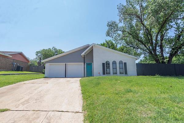 3308 Salem Court, Forest Hill, TX 76140