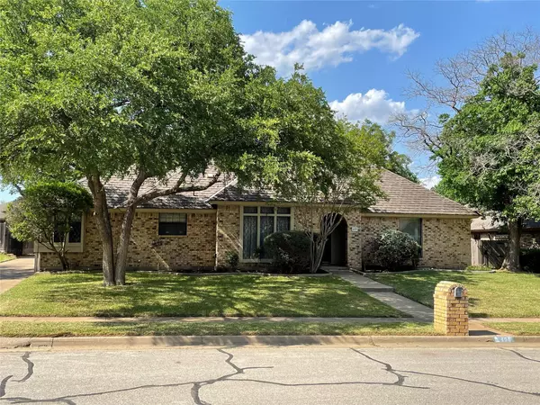 809 Shady Lane, Bedford, TX 76021