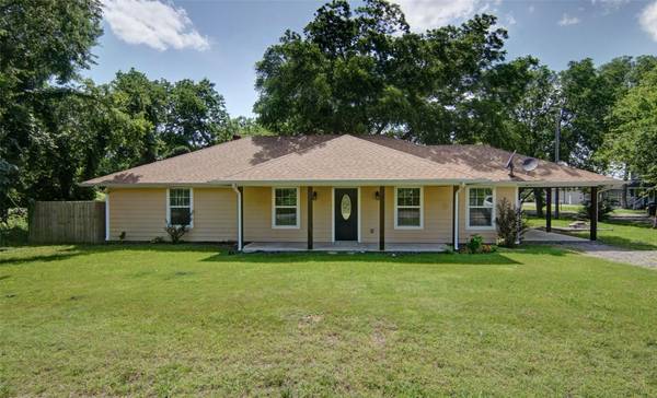 608 Carrie Mabrie Street, Trenton, TX 75490