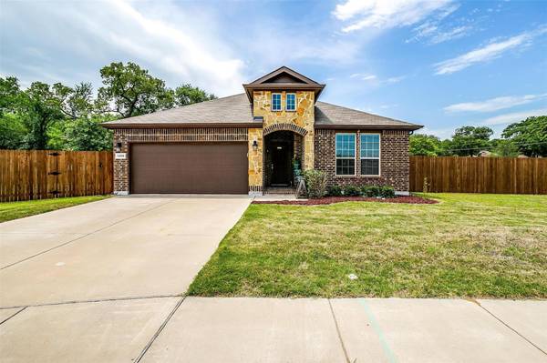 1200 Glenwood Drive, Azle, TX 76020