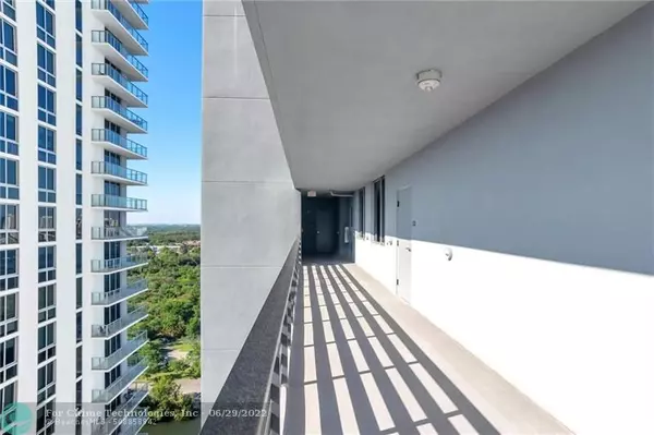 Aventura, FL 33160,16385 Biscayne Blvd  #2117