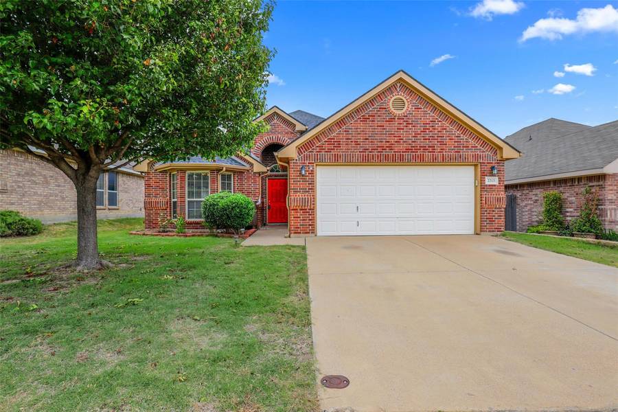 2213 Wakecrest Drive, Fort Worth, TX 76108