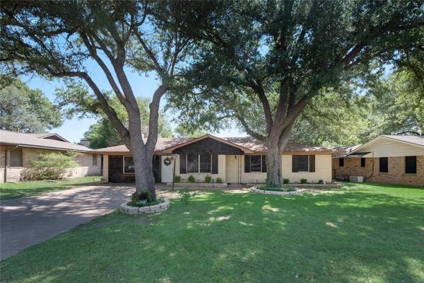 112 Brannan Drive,  Ennis,  TX 75119