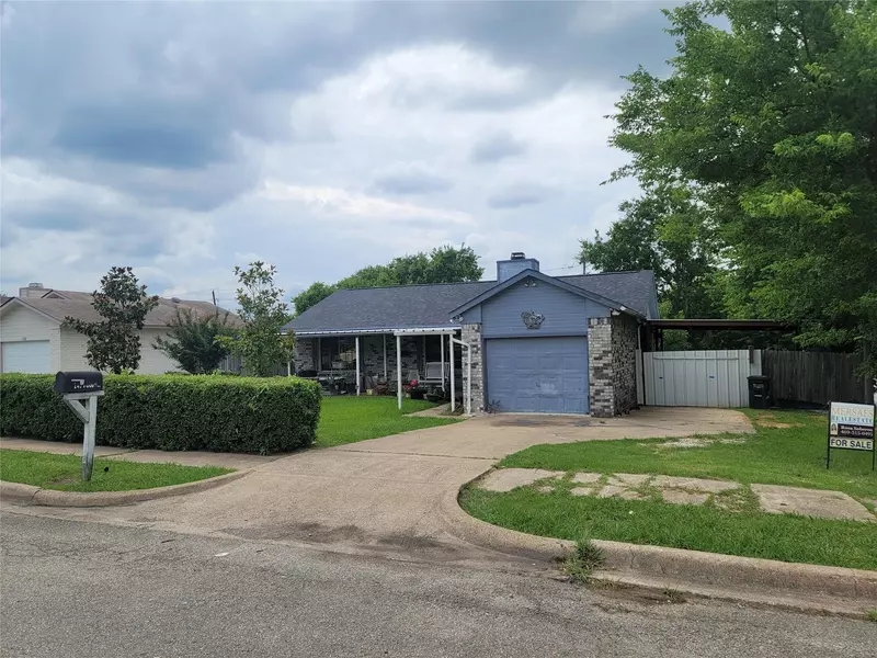 243 Woodhill Drive, Mesquite, TX 75181