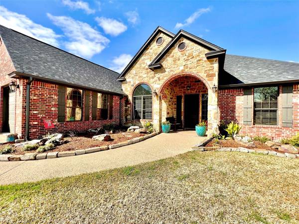 308 Splitrail Drive, Mabank, TX 75143