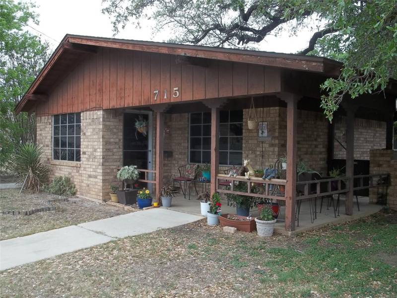 715 Coggin Avenue, Brownwood, TX 76801