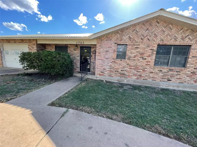 1703 Earl Street, Goldthwaite, TX 76844