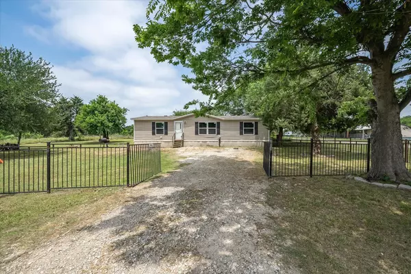 369 Lake Shore Lane, East Tawakoni, TX 75472