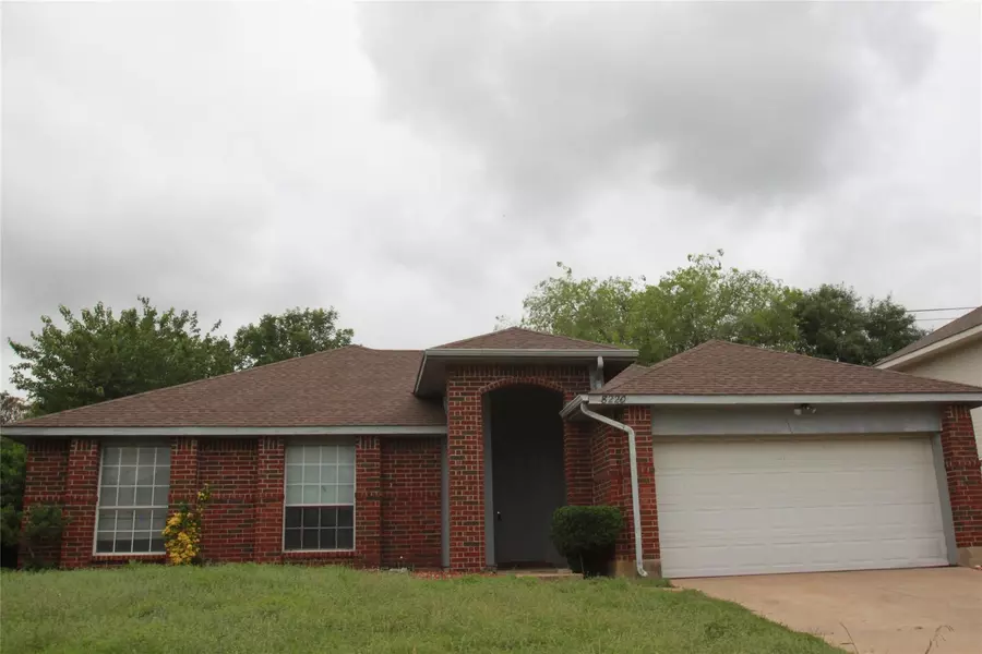 8220 Cloverglen Lane, Fort Worth, TX 76123