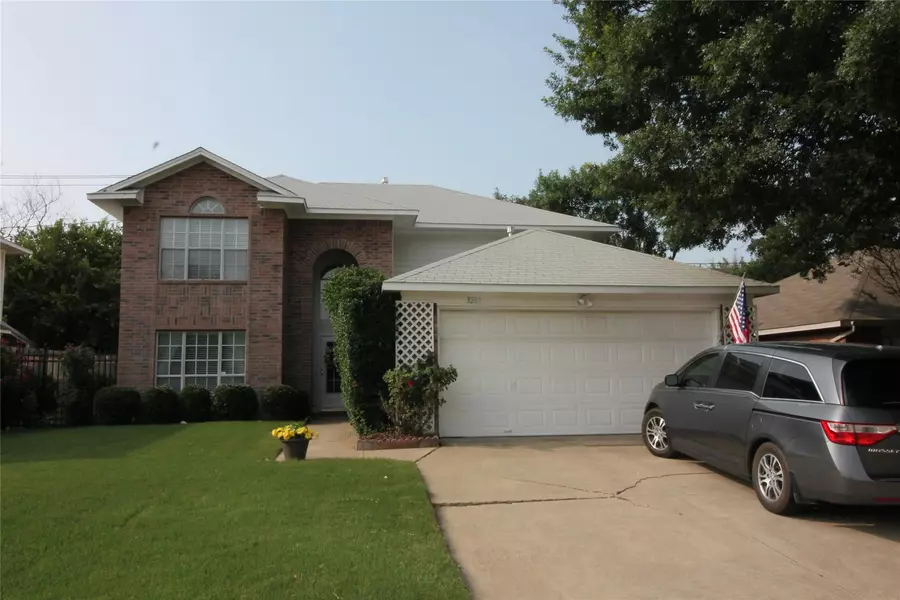 3212 Steamboat Drive, Fort Worth, TX 76123