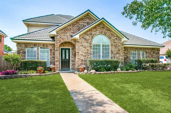 717 Paul Drive, Hurst, TX 76054