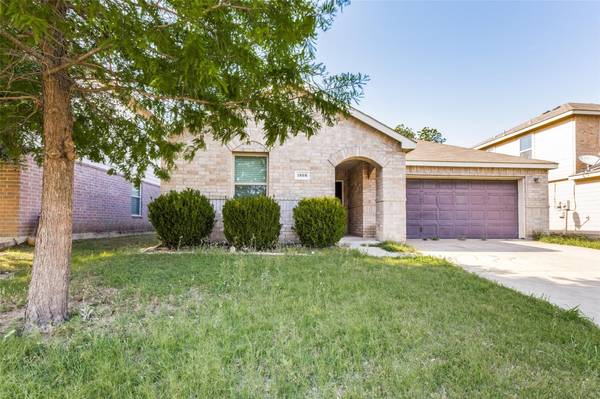 1808 Lynnwood Hills Drive, Fort Worth, TX 76112