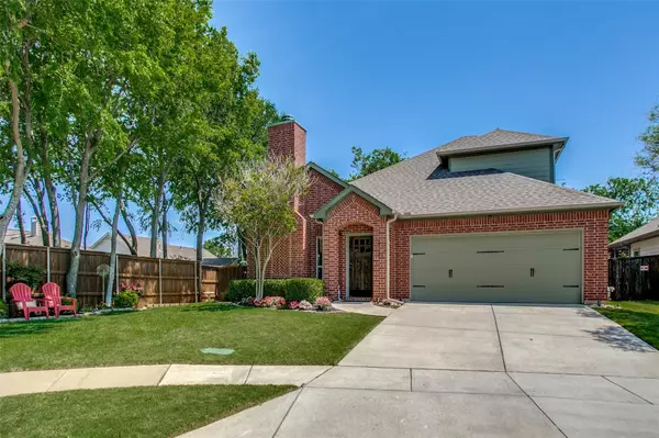 416 Brewer Street, Grapevine, TX 76051