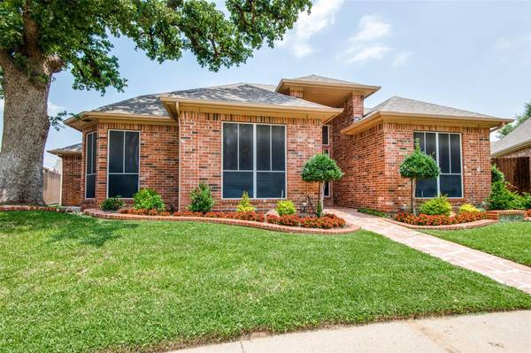 2305 Bedford Circle, Bedford, TX 76021