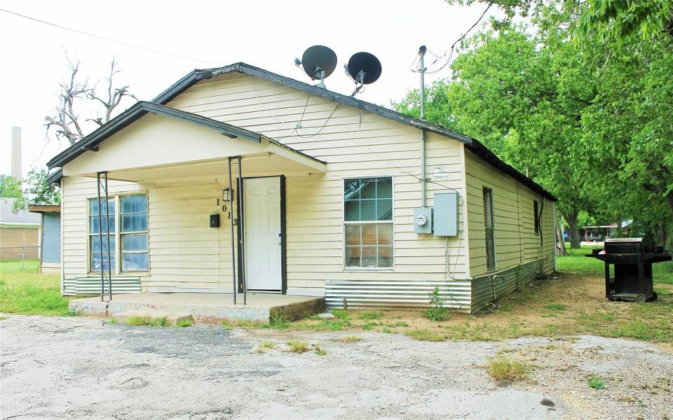 1013 Trinity Street, Cleburne, TX 76031